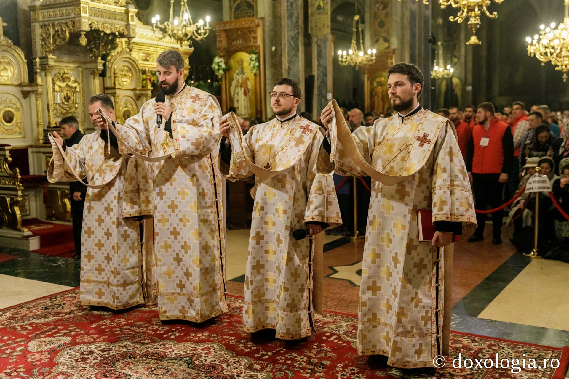 Slujba Privegherii de Hramul Sfintei Parascheva la Catedrala Mitropolitană