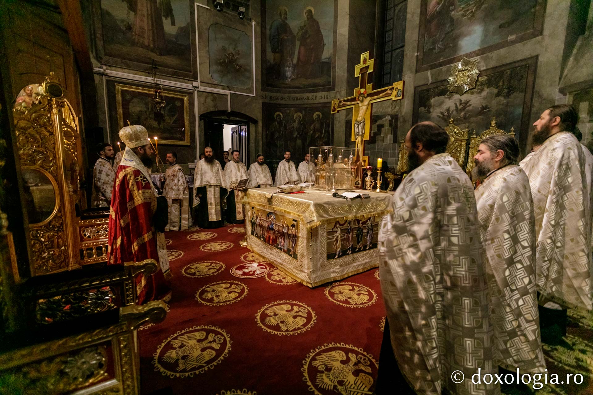 Slujba Privegherii de Hramul Sfintei Parascheva la Catedrala Mitropolitană