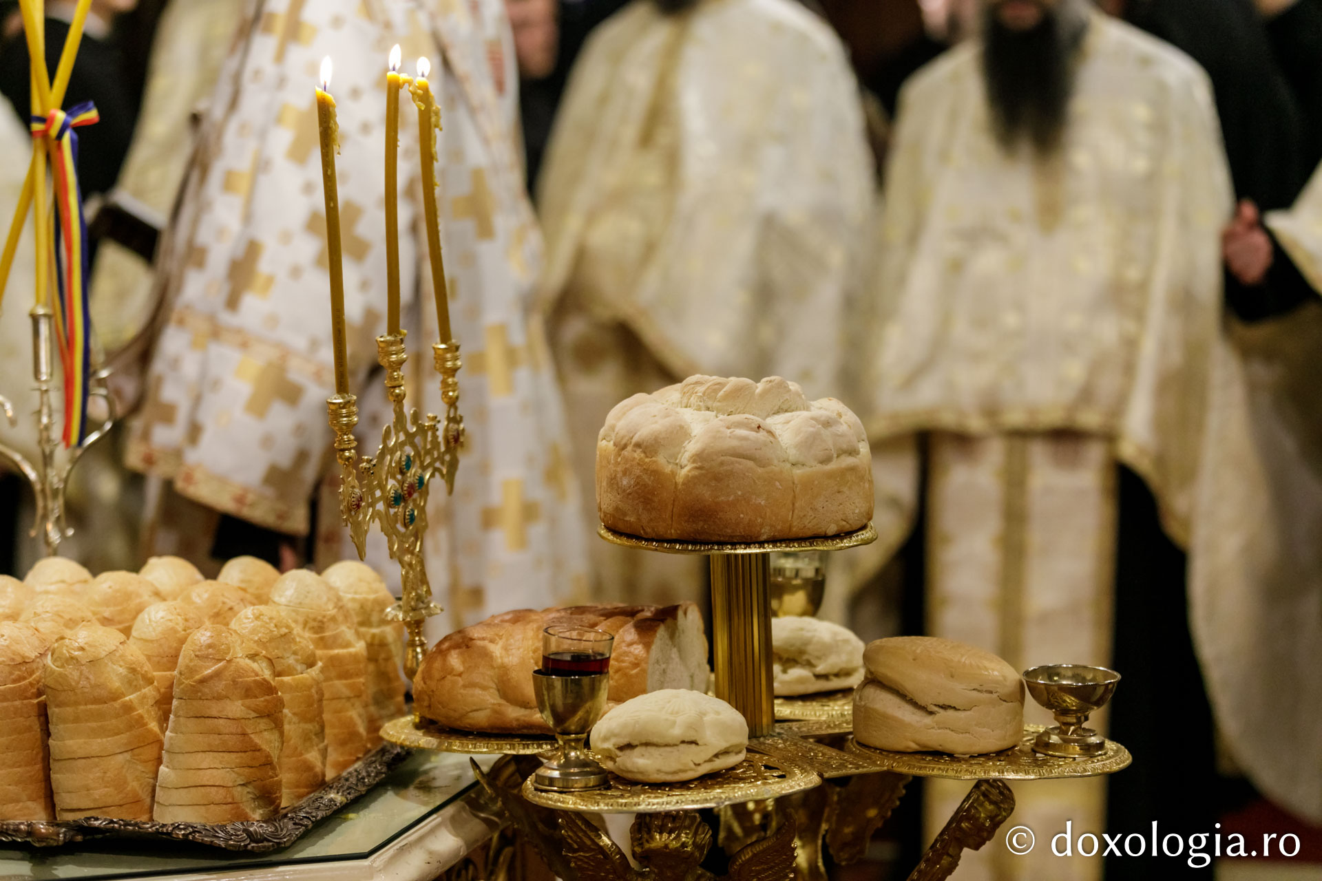 Slujba Privegherii de Hramul Sfintei Parascheva la Catedrala Mitropolitană