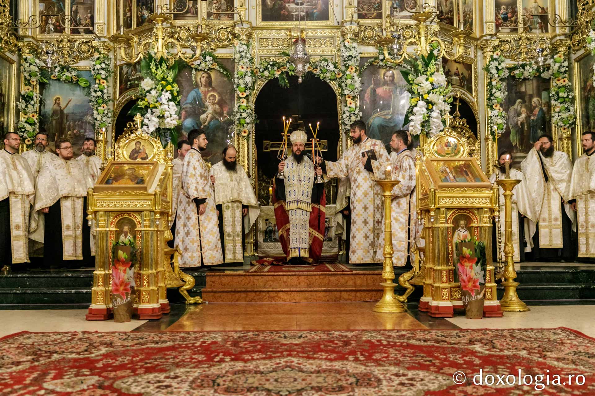 Slujba Privegherii de Hramul Sfintei Parascheva la Catedrala Mitropolitană