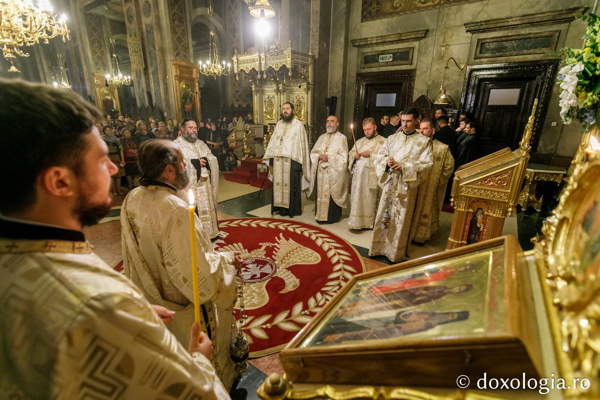 Slujbă de noapte în cinstea Sfinților Spiridon și Andrei, la Catedrala din Iași