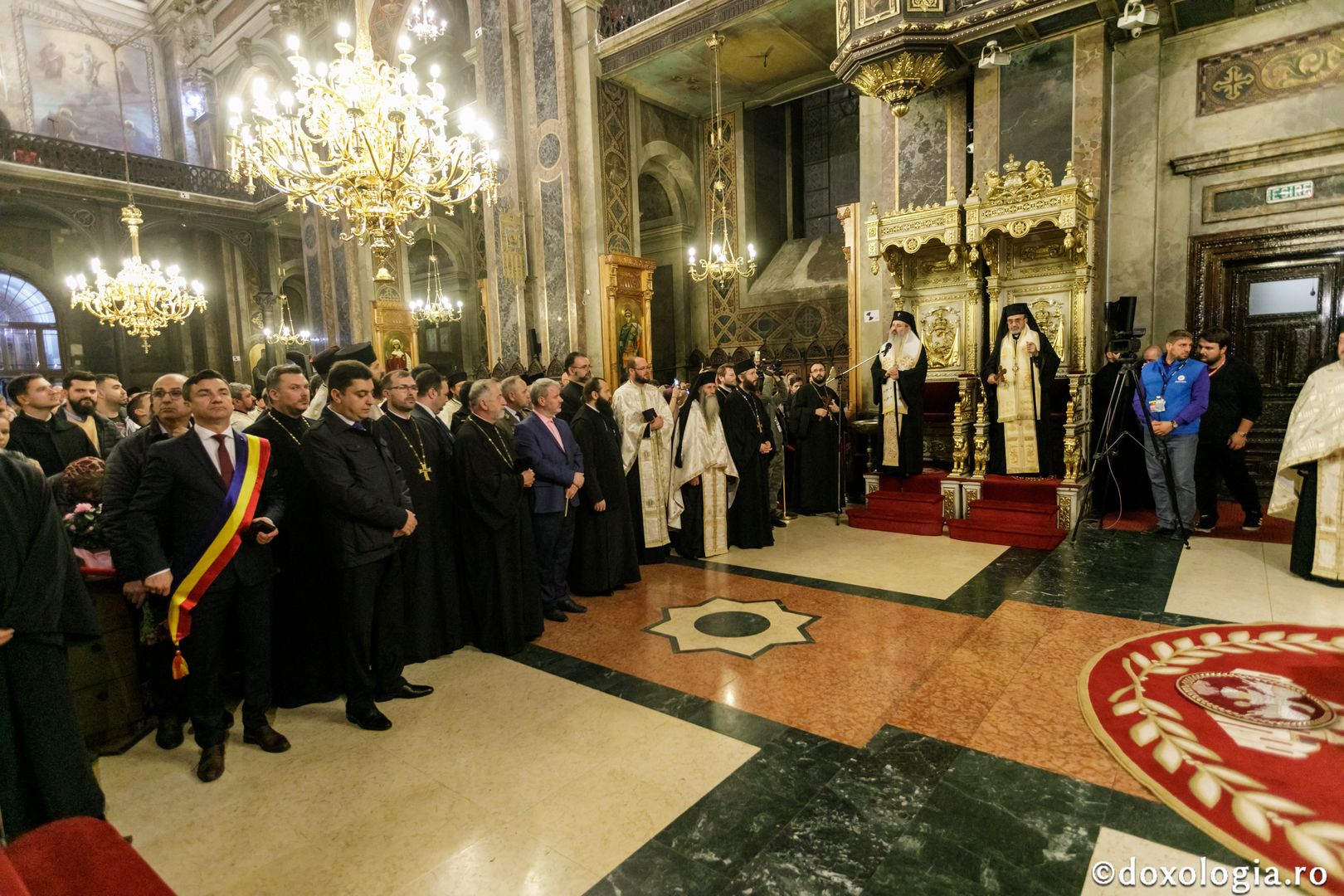 foto: pr. Silviu Cluci Hramul Sfintei Parascheva: Toată suflarea în duh de rugăciune la „Calea Sfinților”