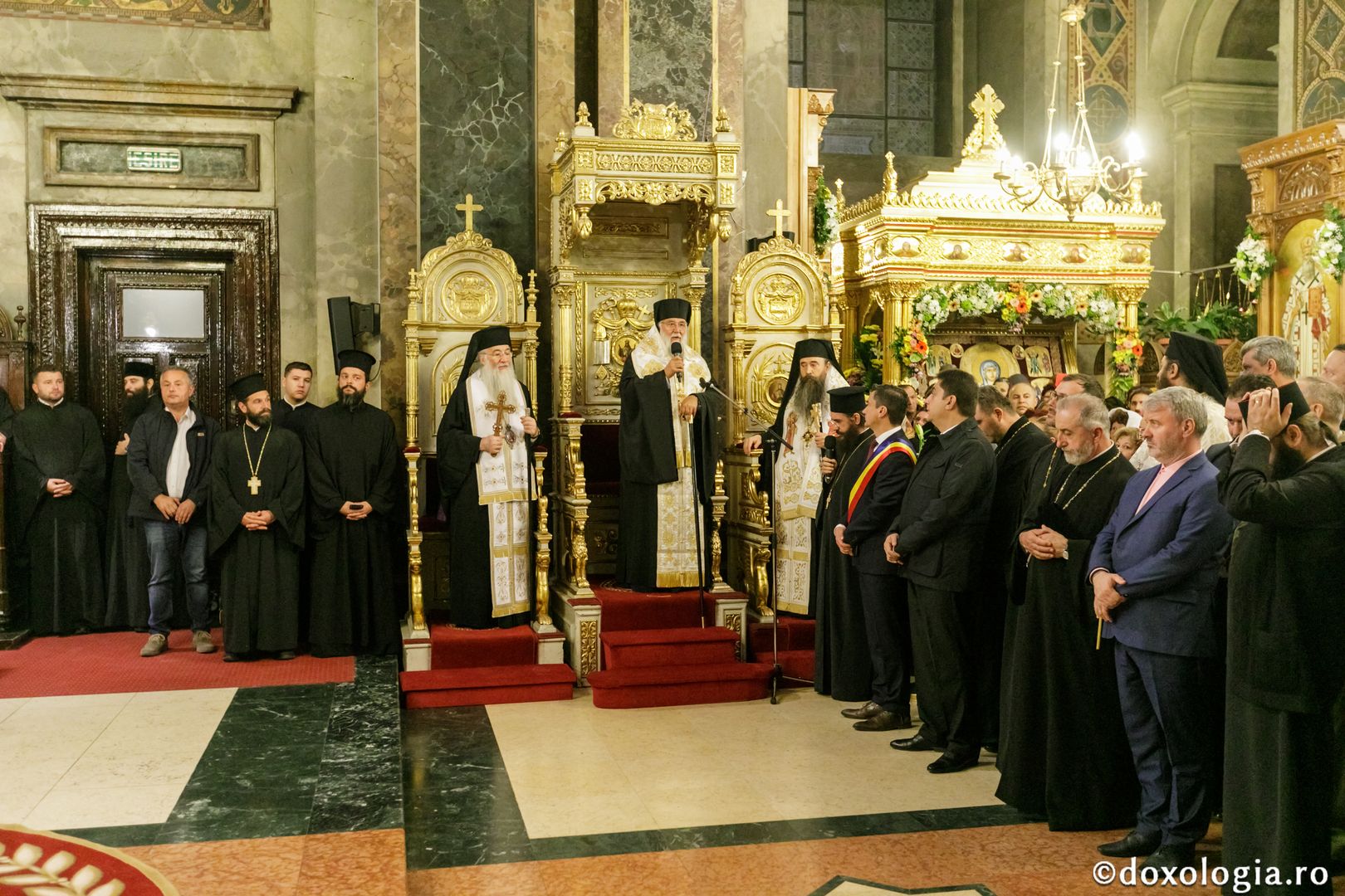 foto: pr. Silviu Cluci Hramul Sfintei Parascheva: Toată suflarea în duh de rugăciune la „Calea Sfinților”