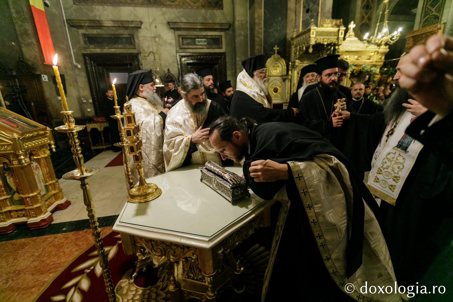 Racla cu mâna Sfântului Spiridon a ajuns la Iași