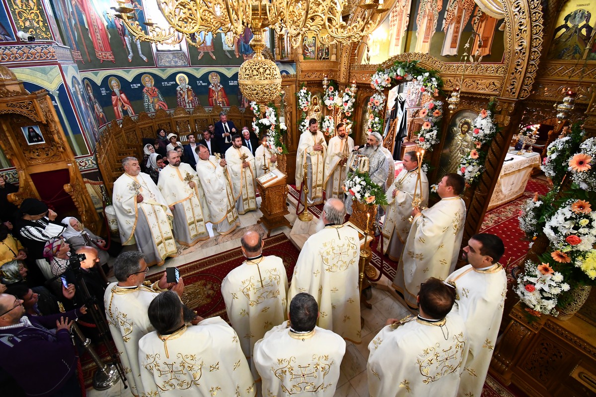 Liturghie arhierească pe „colina Maicii Domnului” de la Hadâmbu