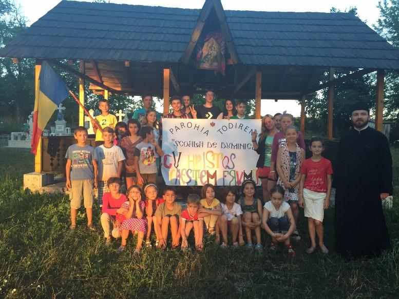 Preotul care preschimbă „sapa în condei” Preotul care preschimbă „sapa în condei”