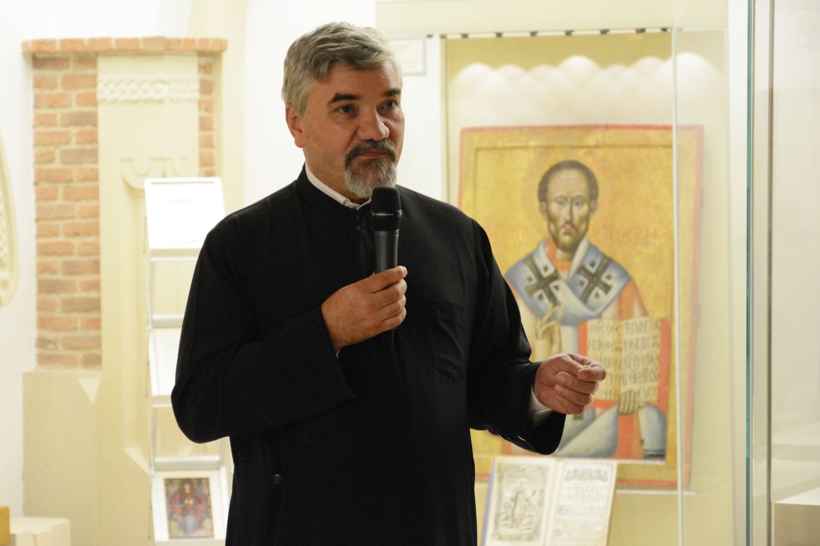 Lansare de carte la Muzeul Mitropolitan din Iași – „Iisus Hristos, Iubirea trădată”