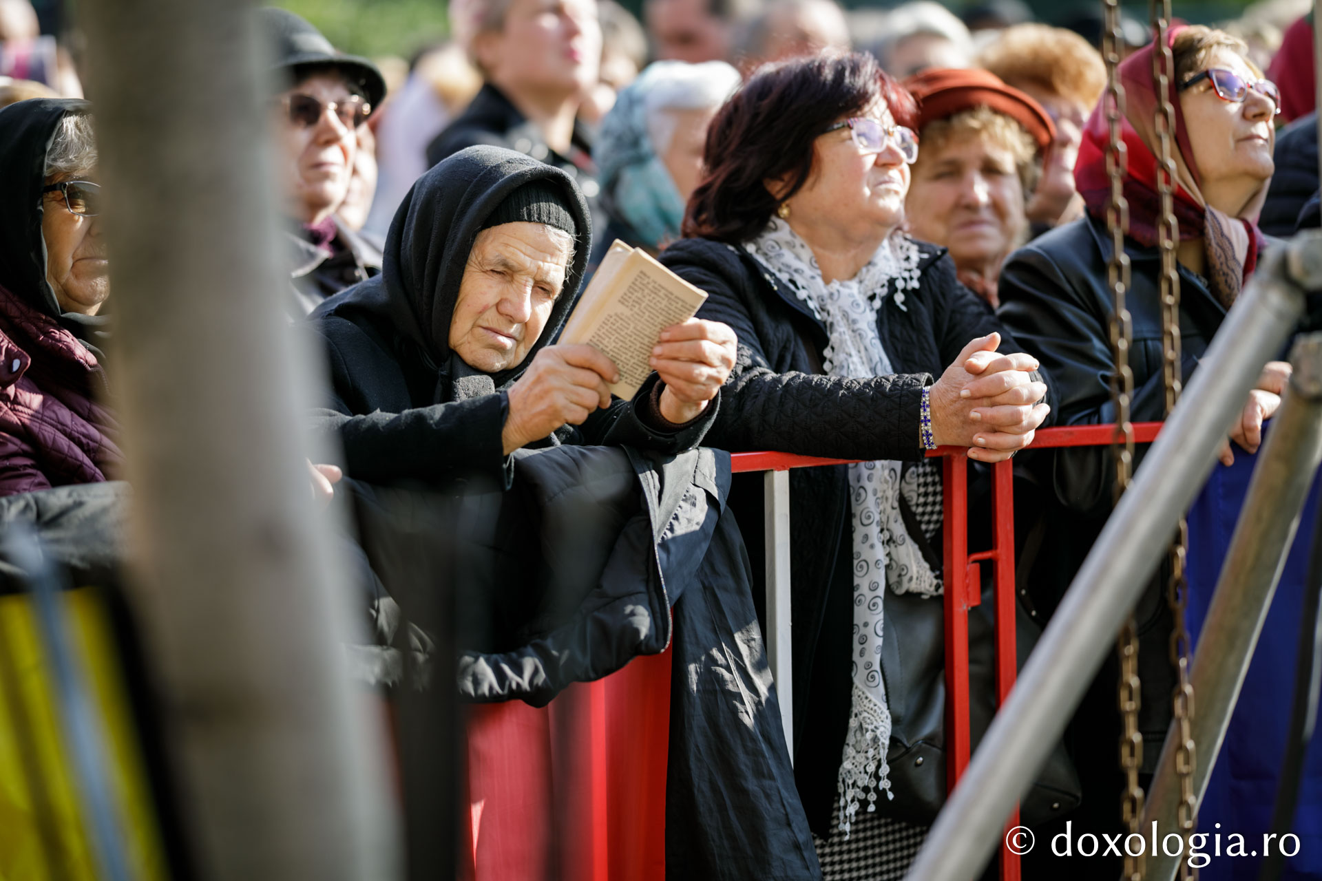 (Foto) Uniți în rugăciune, la Hramul Sfintei Cuvioase Parascheva de la Iași