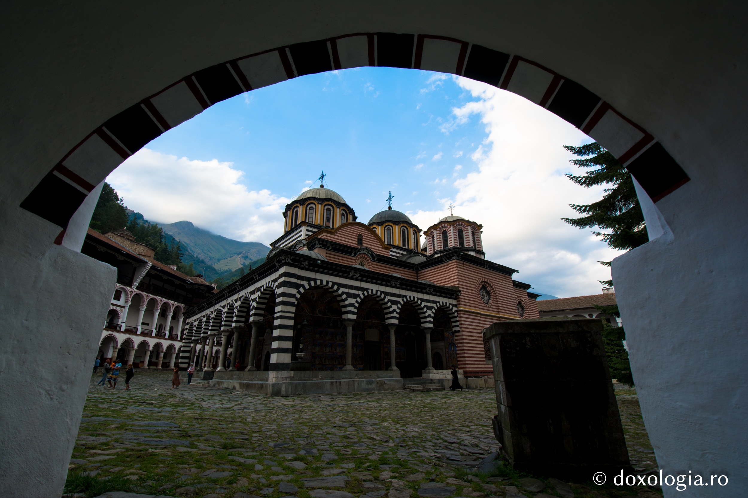 Acasă la Sfântul Ioan de la Rila / Foto: pr. Silviu Cluci Mănăstirea Rila