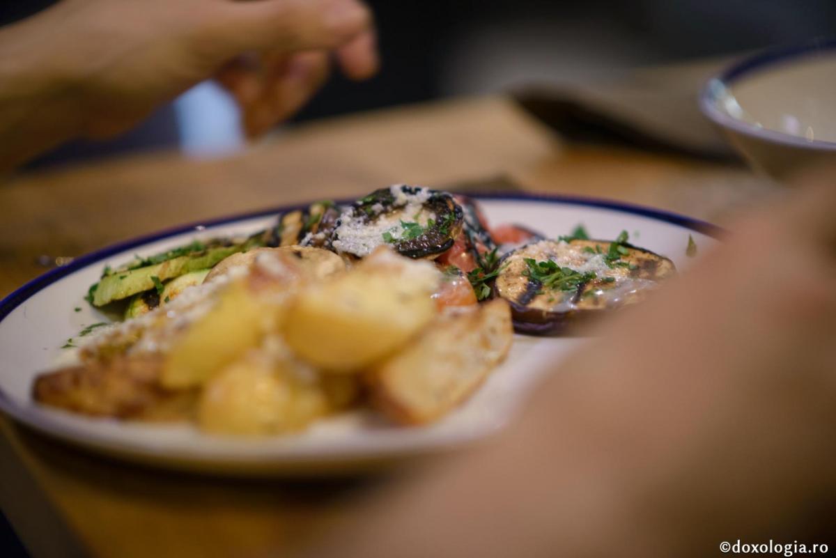 Pr. Constantin Necula: „Ne sunt mai importante grătarele duminica, decât Liturghia, și cărțile de bucate mai importante decât Evanghelia, la sărbători”