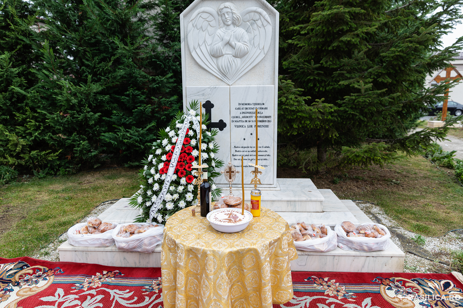 #Colectiv – 4 ani. Preoţii s-au rugat la Biserica Broşteni pentru victimele tragediei