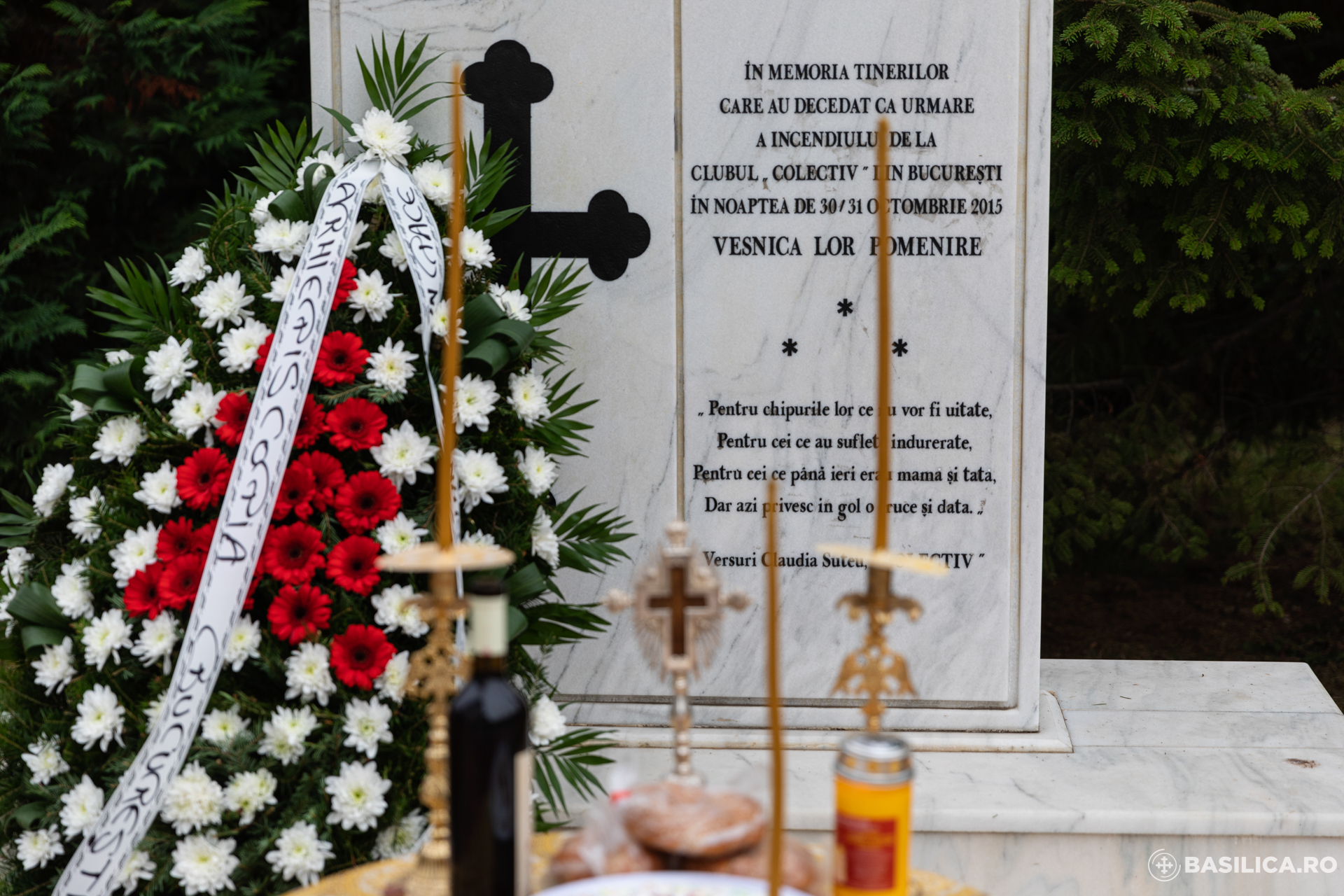 #Colectiv – 4 ani. Preoţii s-au rugat la Biserica Broşteni pentru victimele tragediei