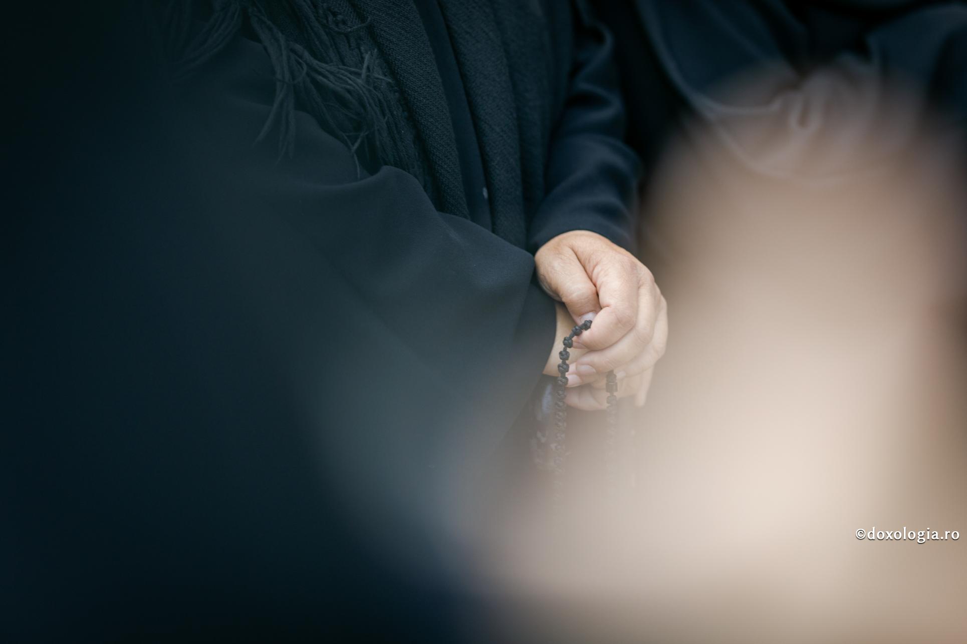 (Video) Lupta cu gândurile în timpul rugăciunii „Doamne, Iisuse…”