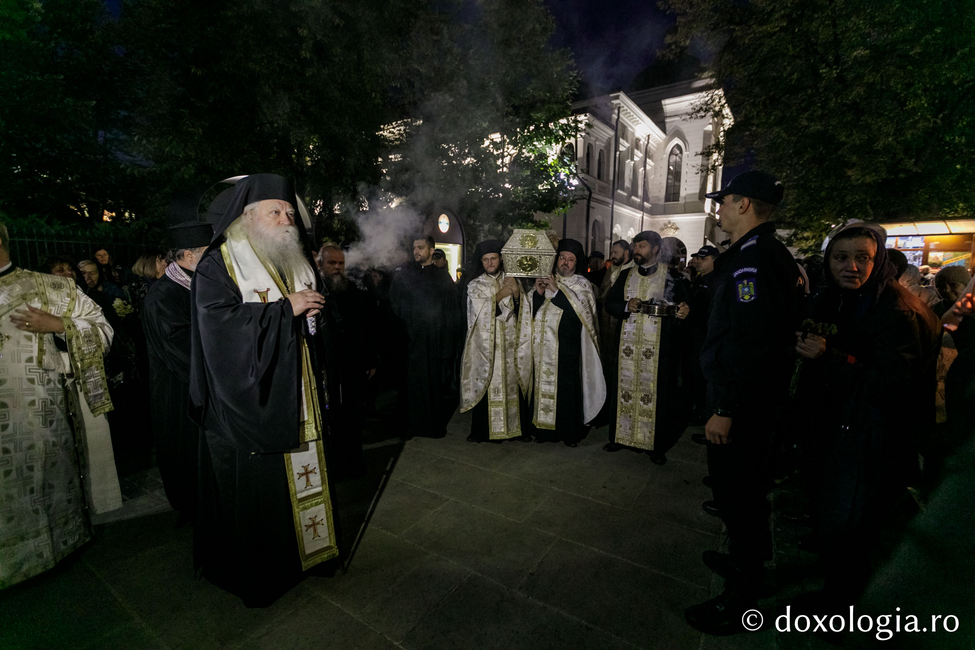 Sfânta Cuvioasă Parascheva a fost așezată spre închinare pelerinilor