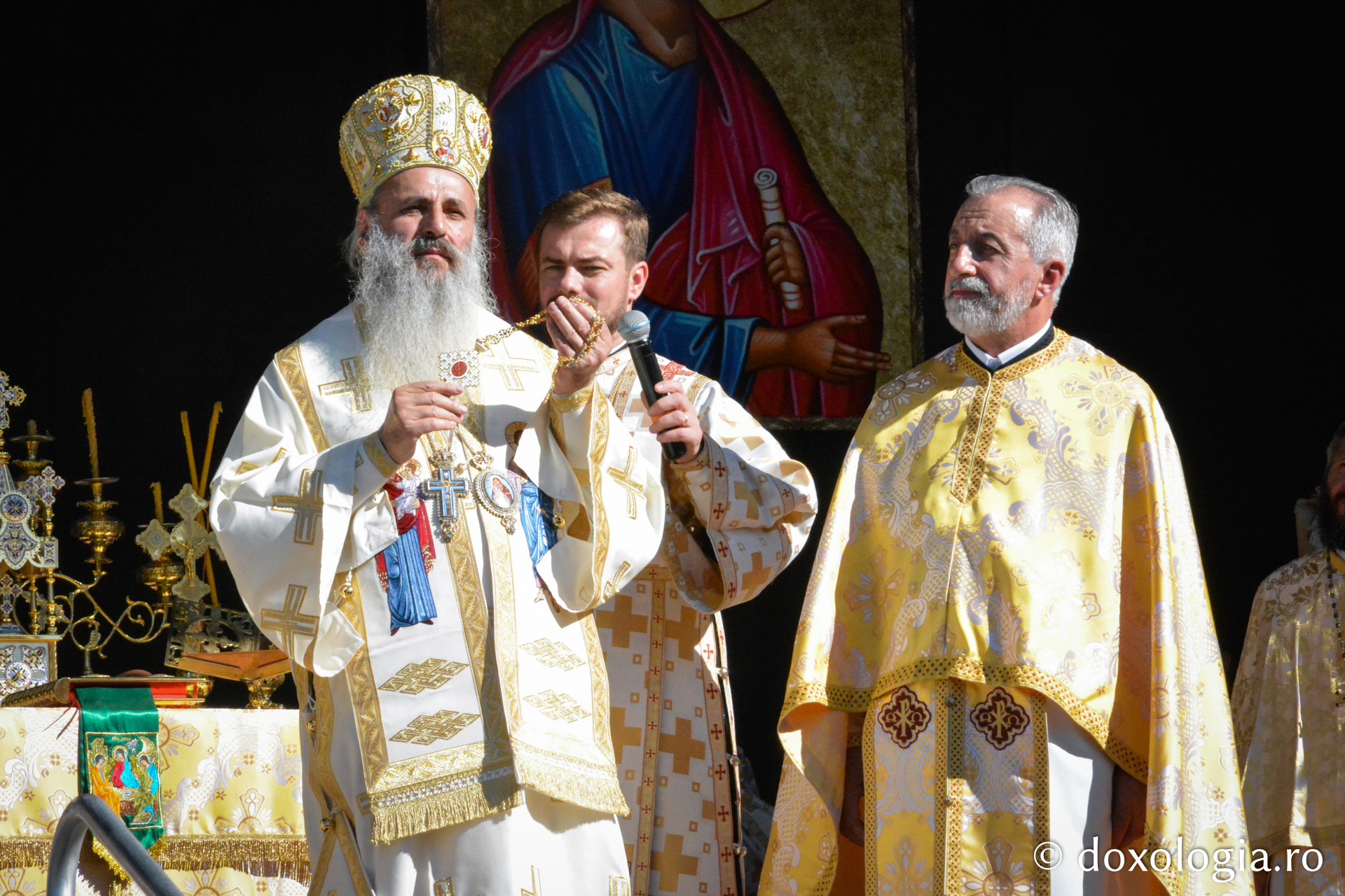Foto: Bogdan Zamfirescu Binecuvântare pentru ieșeni: Biserica „Sfântul Apostol Toma” a fost sfințită