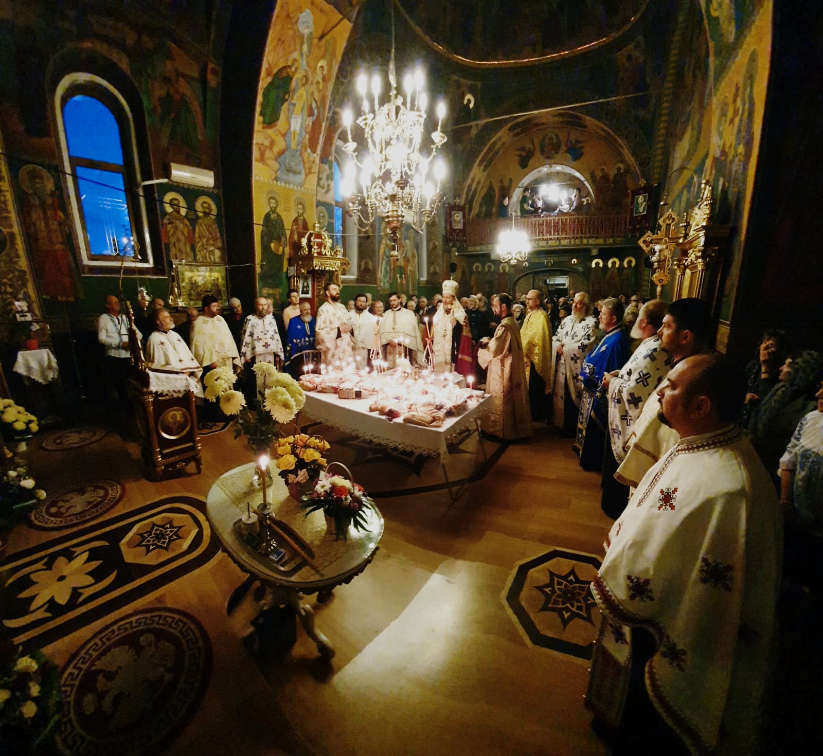 Foto: Dragoş Chelariu PS Emilian Crişanul, la hramul Bisericii „Sfânta Parascheva” - Păcurari din Iaşi