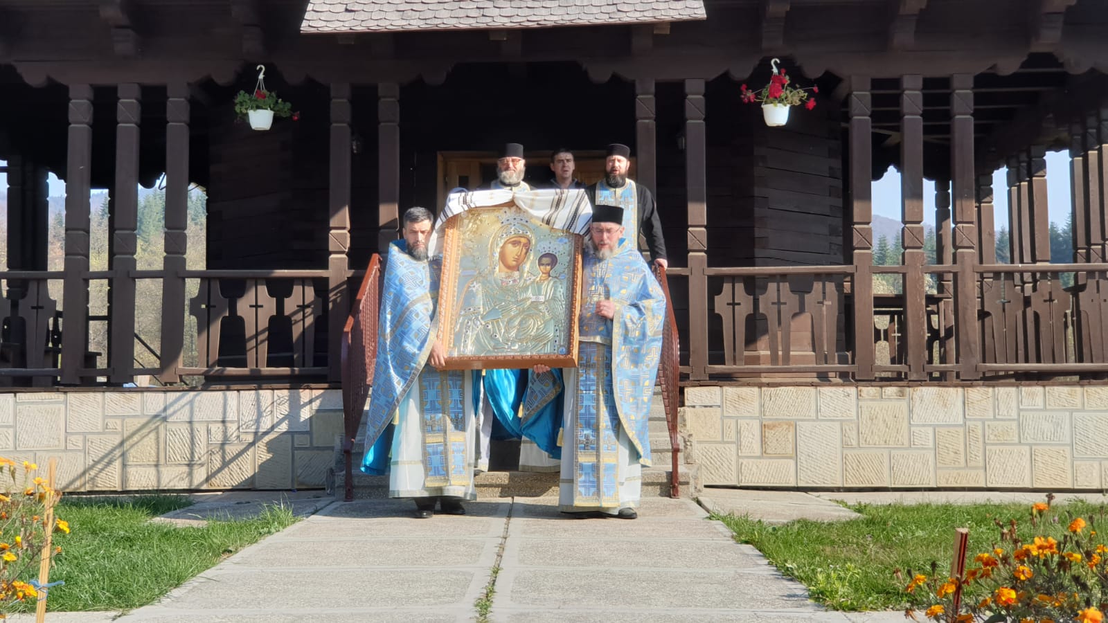 Sărbătoare în biserica satului Mănăstirea Neamţ-Vănători Sărbătoare în biserica satului Mănăstirea Neamţ-Vănători