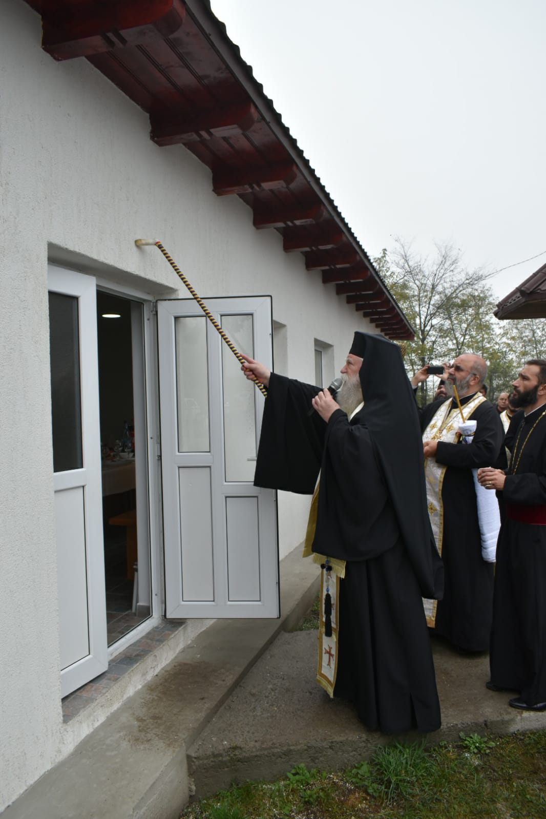 PS Calinic Botoşăneanul a sfinţit așezământul social din Parohia Lişna