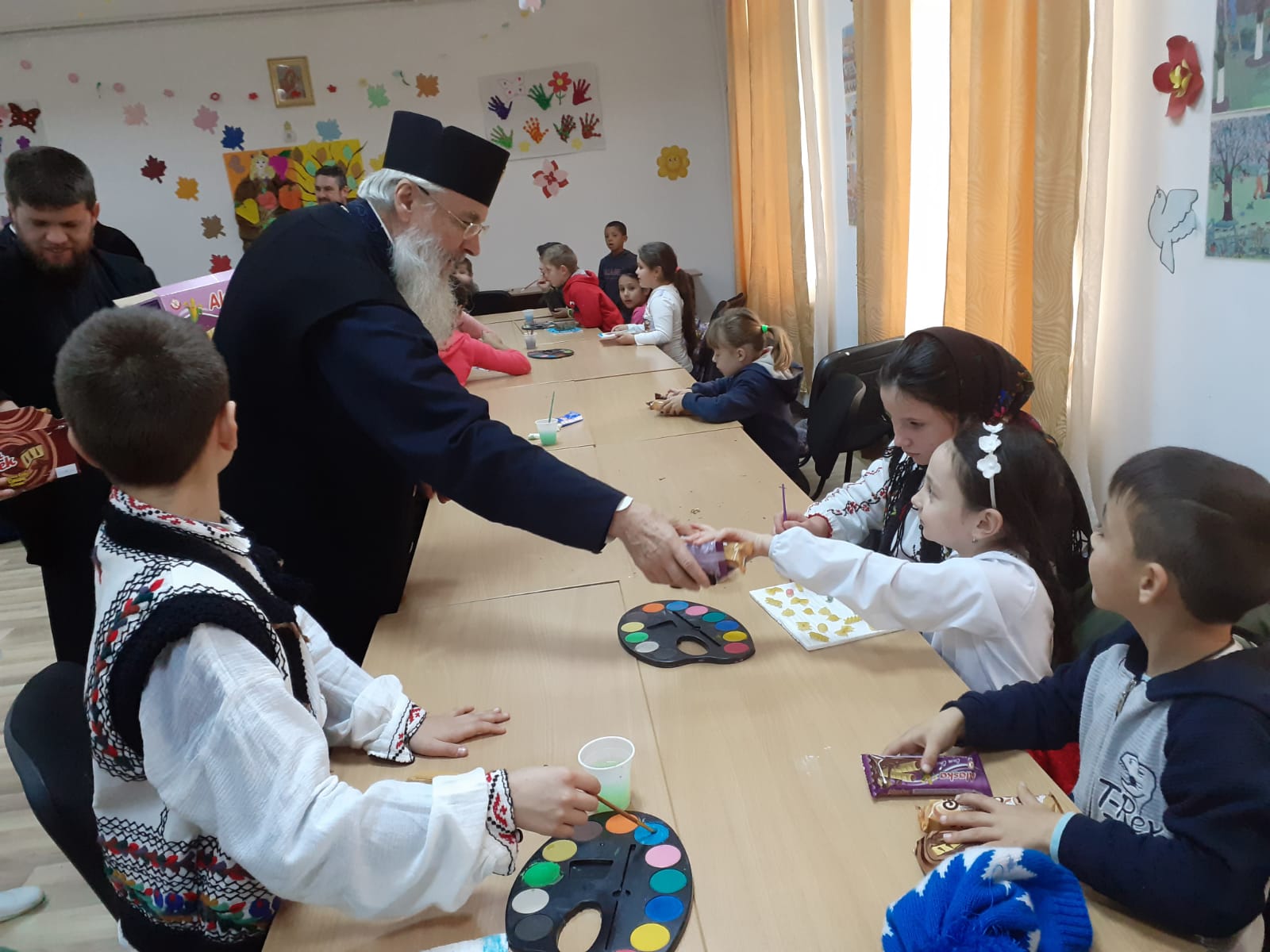 Vizite arhierești în centrele sociale ale Episcopiei Hușilor