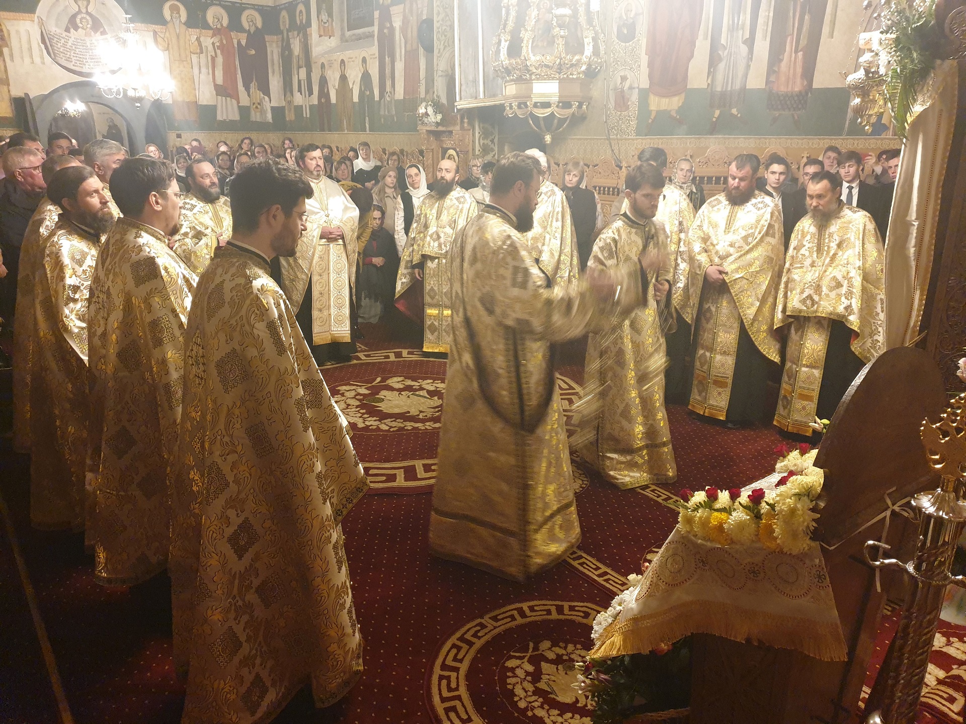 Hramul Schitului Vovidenia - Neamț Hramul Schitului Vovidenia - Neamț