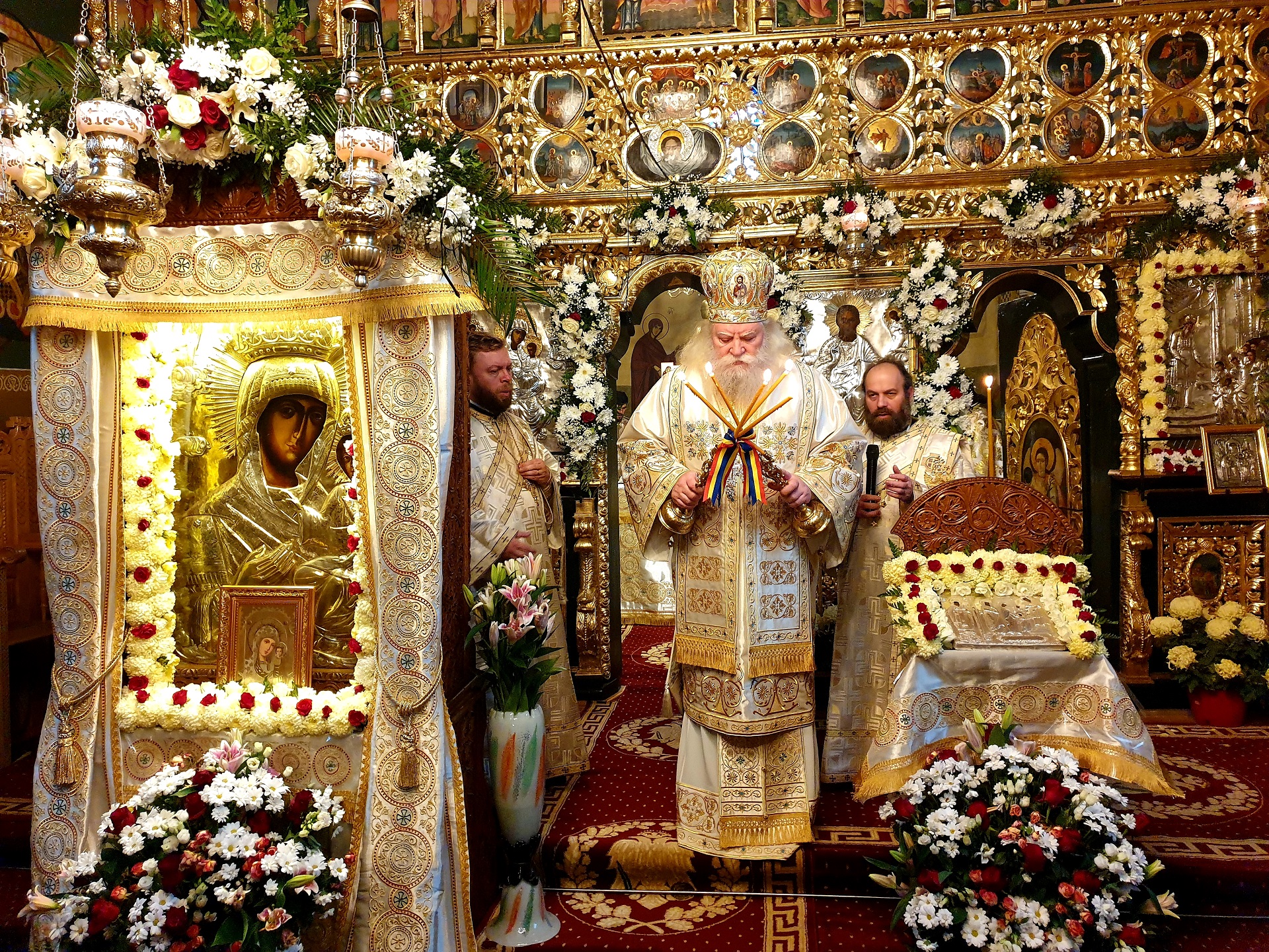 Hramul Schitului Vovidenia - Neamț Hramul Schitului Vovidenia - Neamț