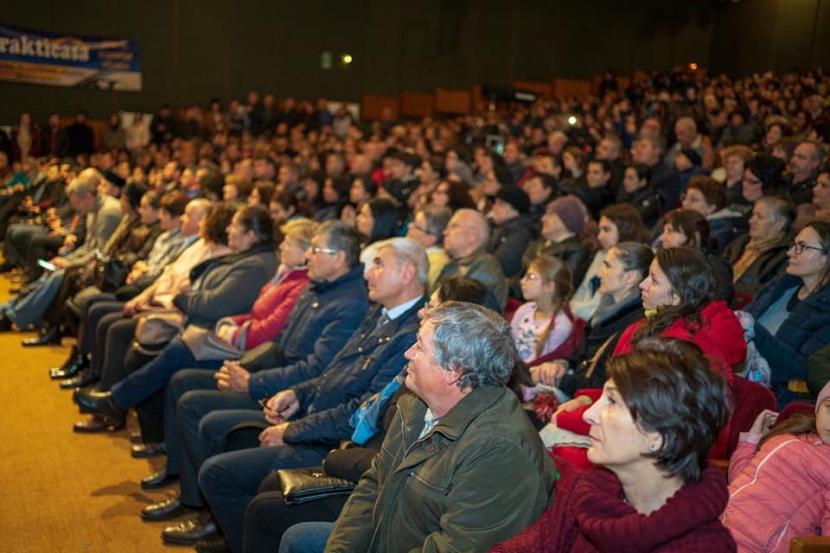 Părintele Constantin Necula a conferenţiat la Oneşti