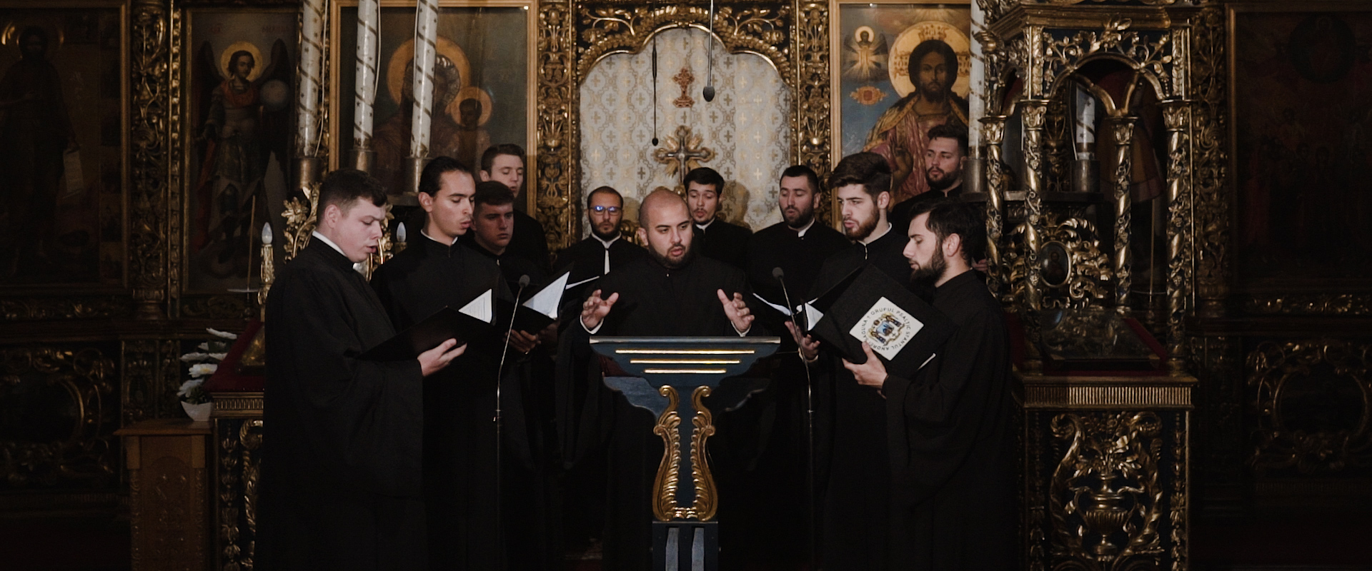 (Video) Grupul Psaltic „Andrei Șaguna” din Sibiu - Mărimuri la Intrarea în biserică a Maicii Domnului