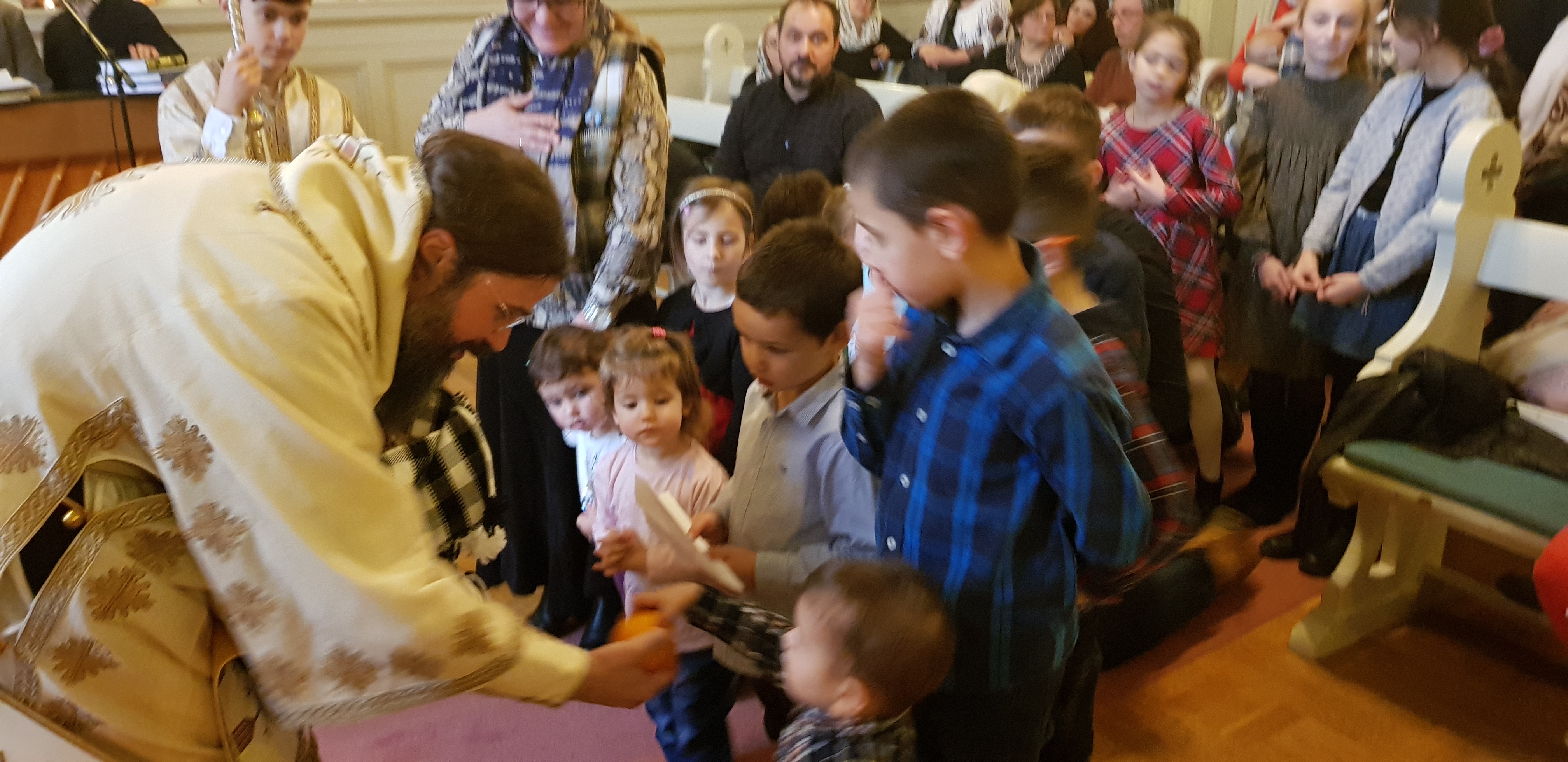 PS Macarie s-a rugat împreună cu credincioșii din Uppsala pentru Camelia-Mihaela Smicală și copiii săi