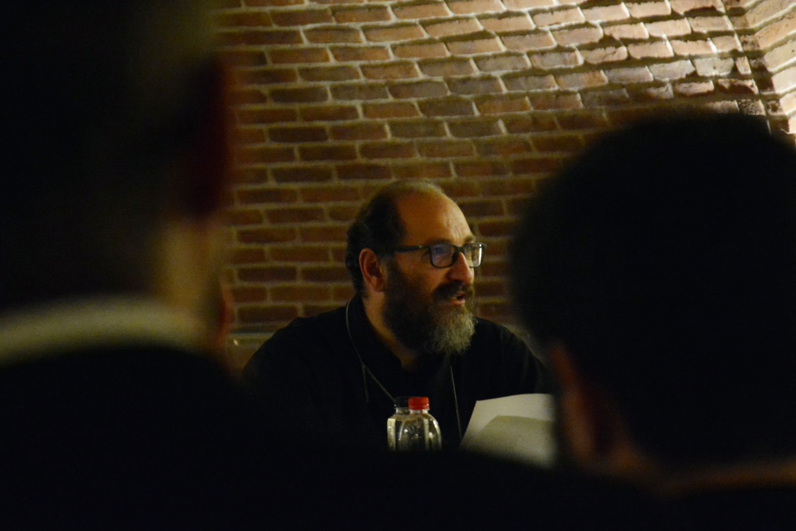 foto: Flavius Popa Părintele Constantin Necula alături de studenții Masterului „Misiune și slujire pastorală”