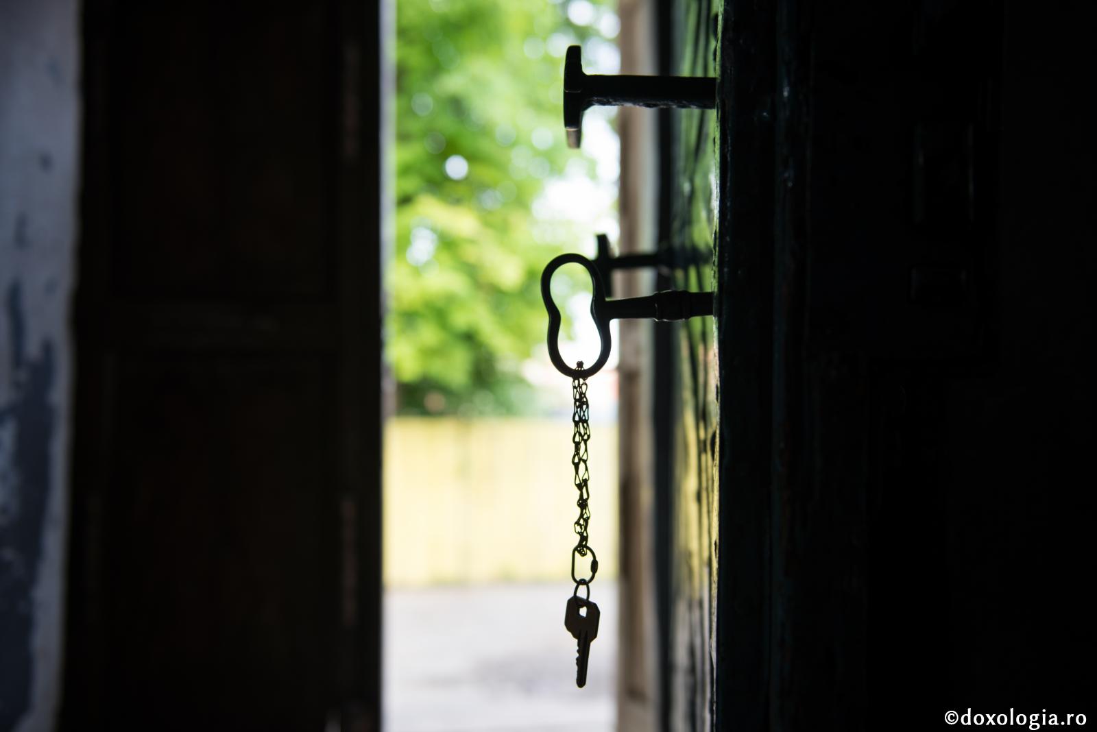 Cum deschidem ușa diavolului, fără să ne dăm seama ce facem