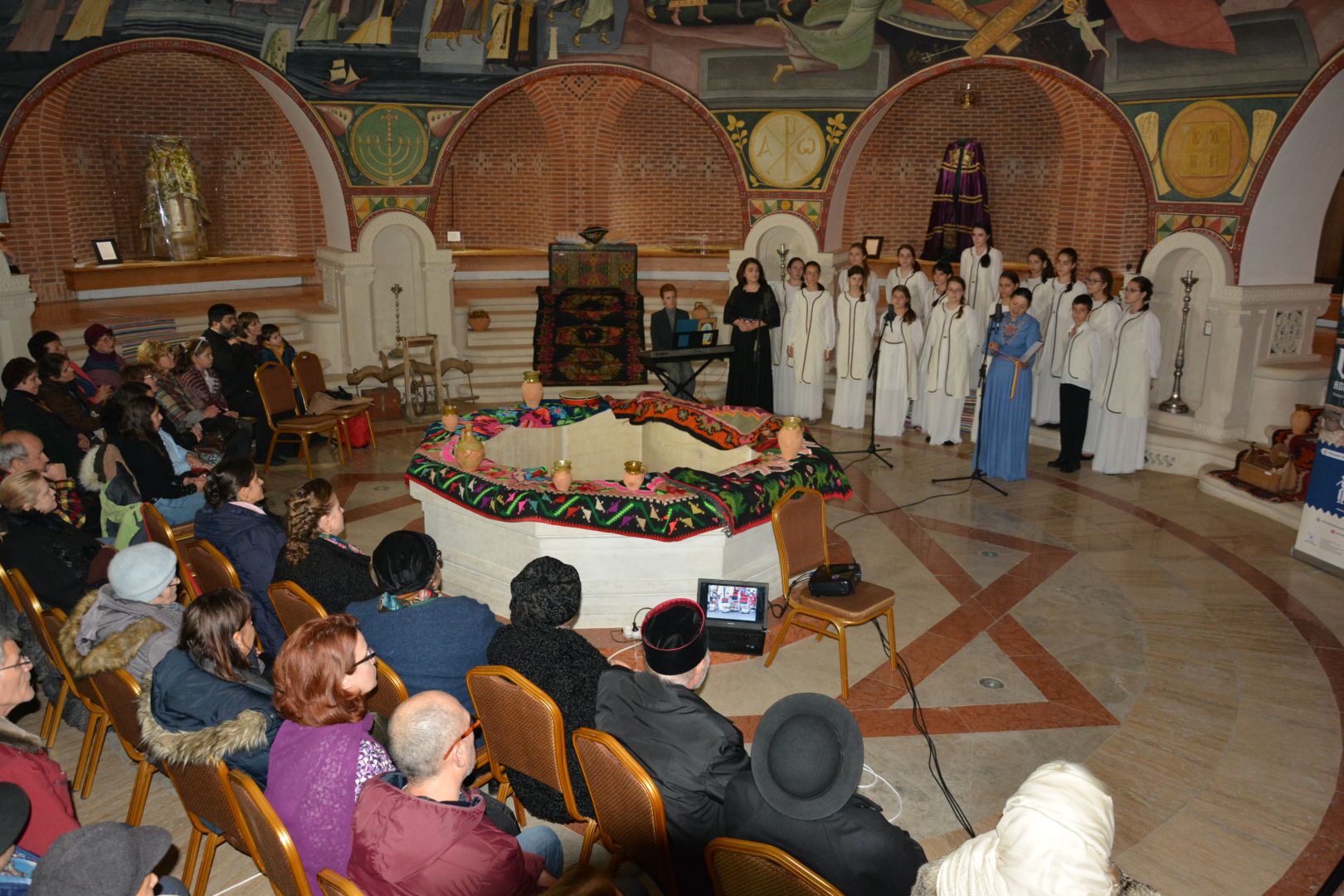 Cântări tradiționale românești la Muzeul Mitropolitan din Iași