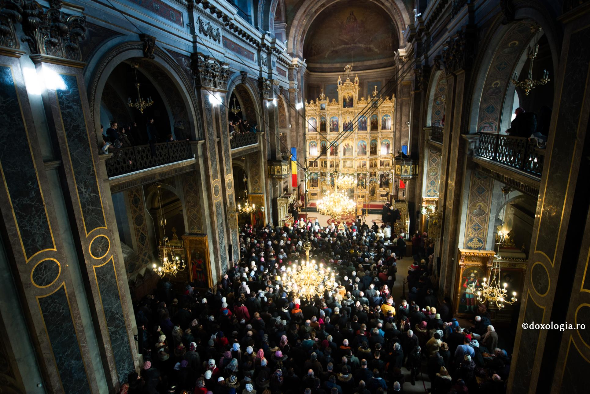 interiorul Catedralei Mitropolitane din Iași