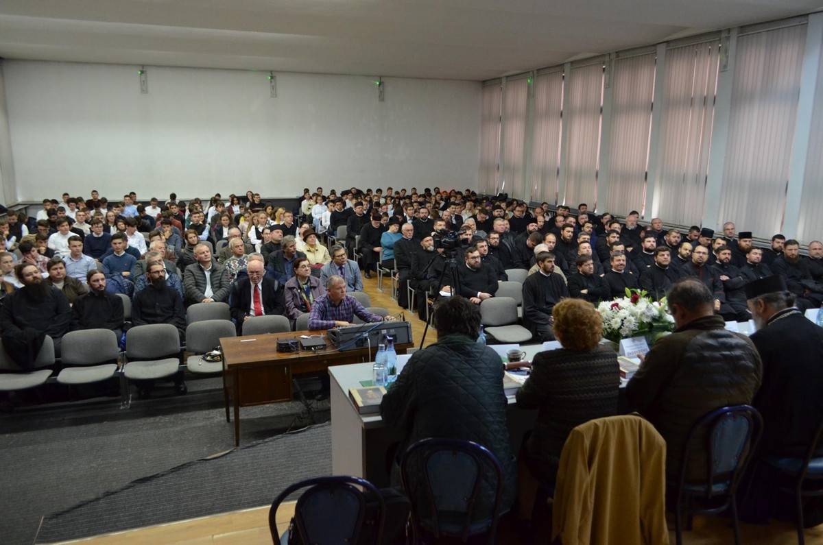 Simpozion şi lansare de carte, la Huşi