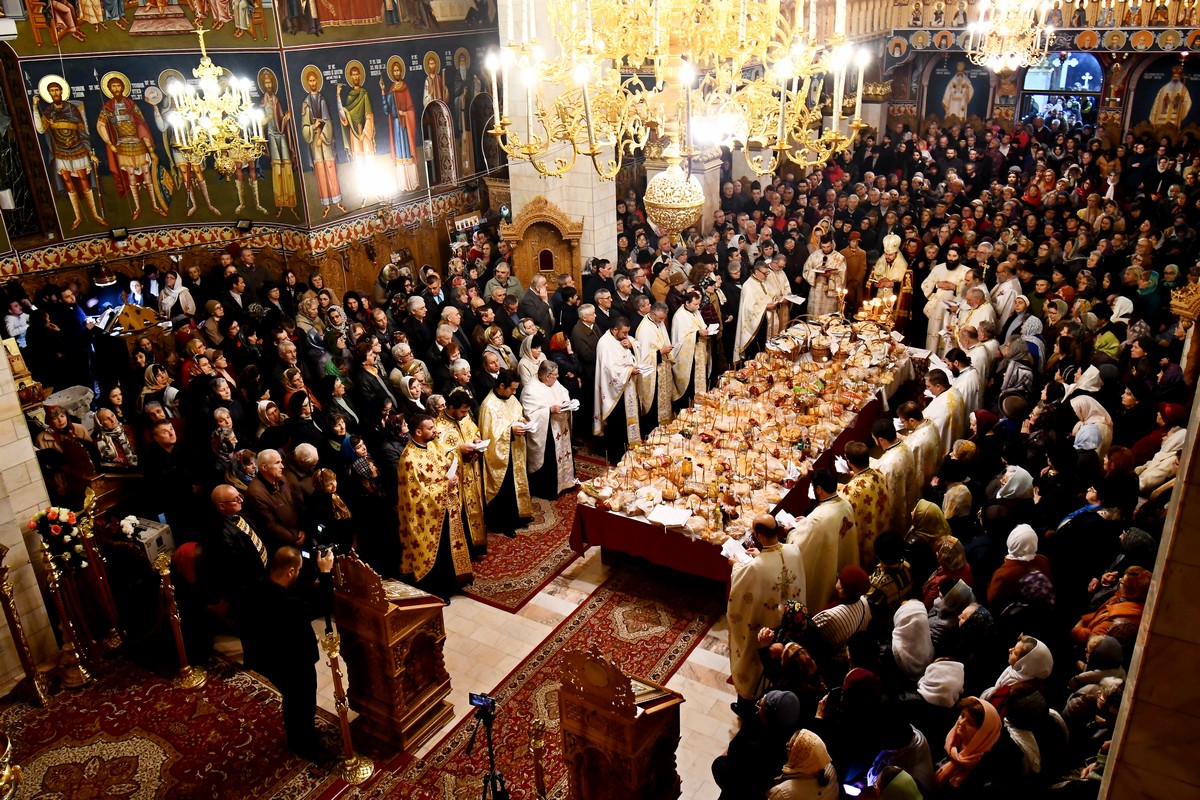 Biserica „Sfântul Nectarie” din Iaşi îşi cinsteşte ocrotitorul