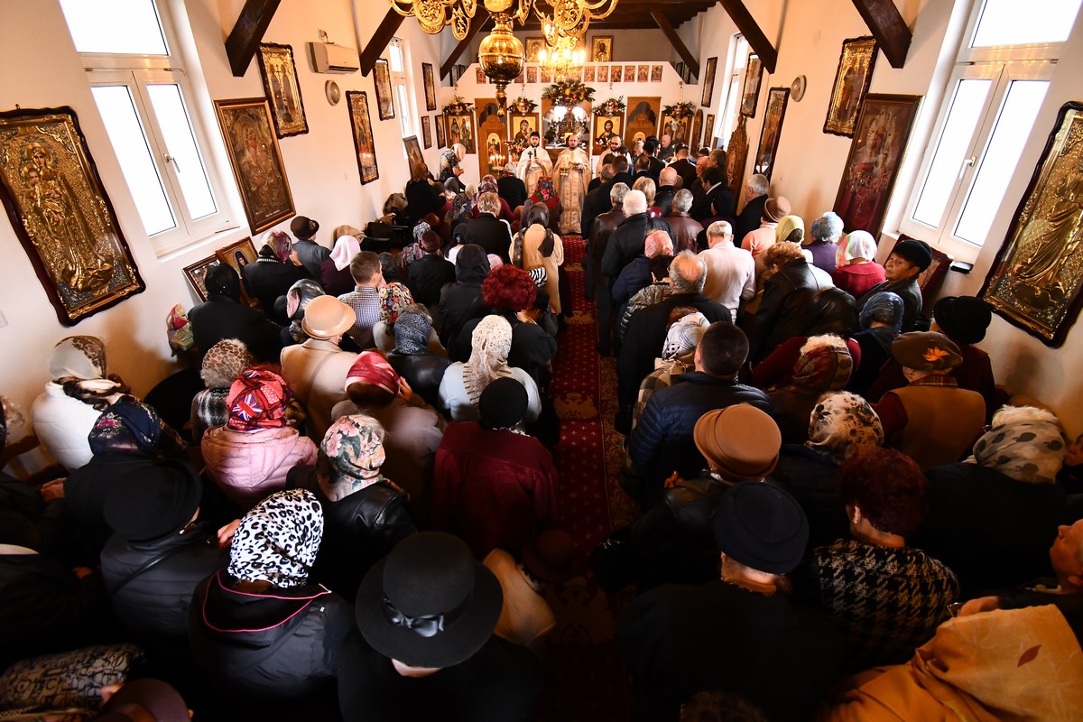 Sfinții Arhangheli Mihail şi Gavriil, serbaţi în cartierul Canta din Iaşi