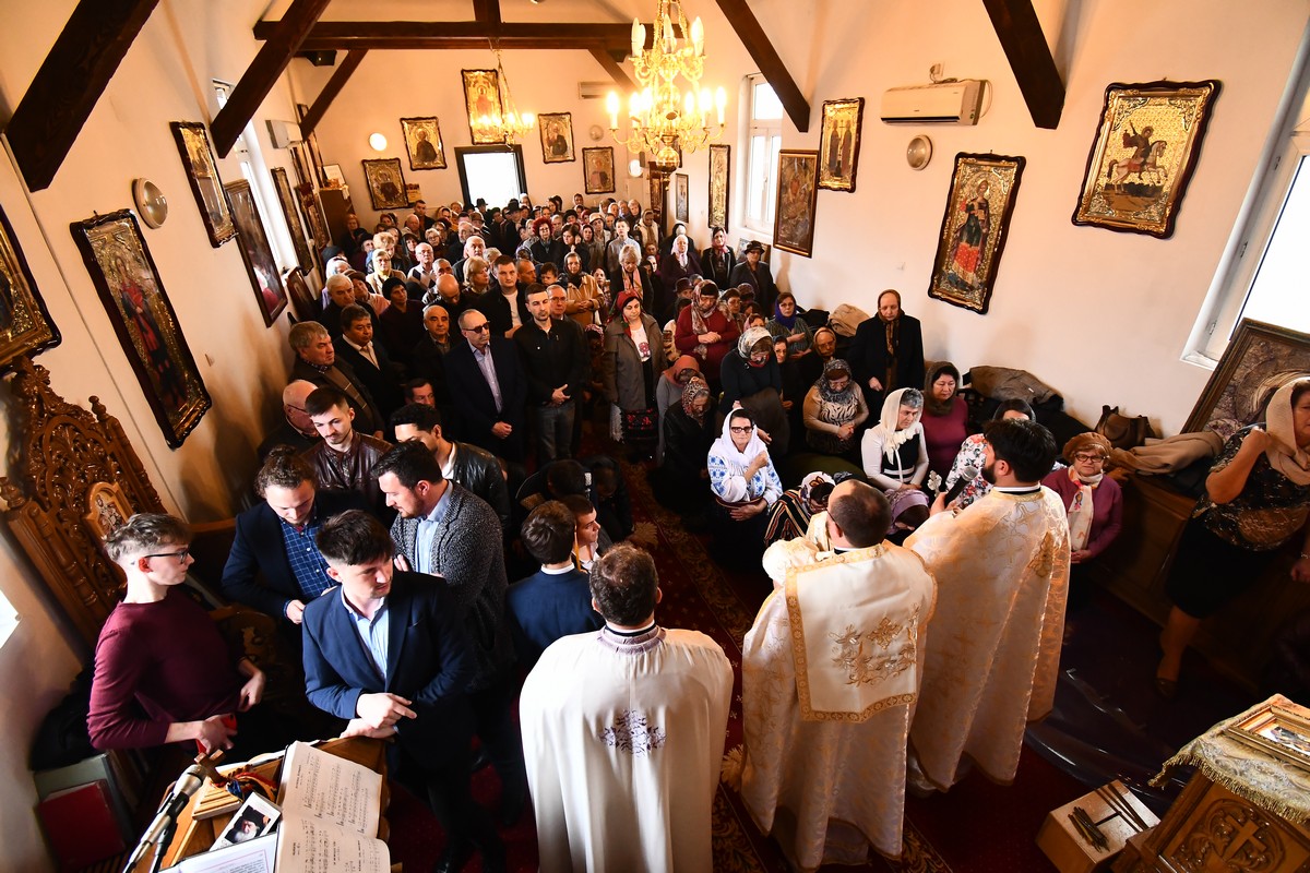 Sfinții Arhangheli Mihail şi Gavriil, serbaţi în cartierul Canta din Iaşi