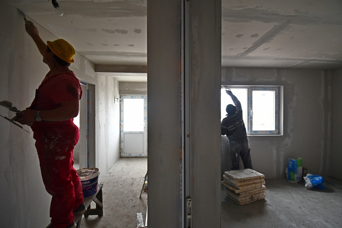 Lucrările la casa celor zece copii din satul Ion Neculce continuă