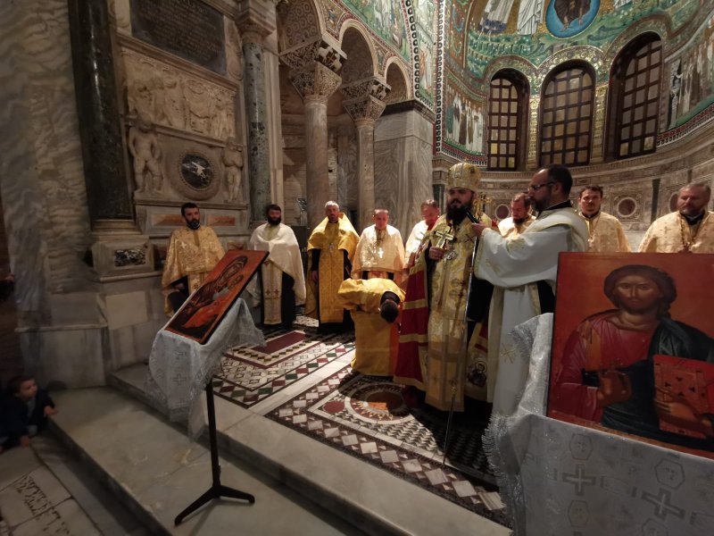 PS Atanasie de Bogdania a săvârșit slujba Vecerniei la Basilica „San Vitale” din Ravenna