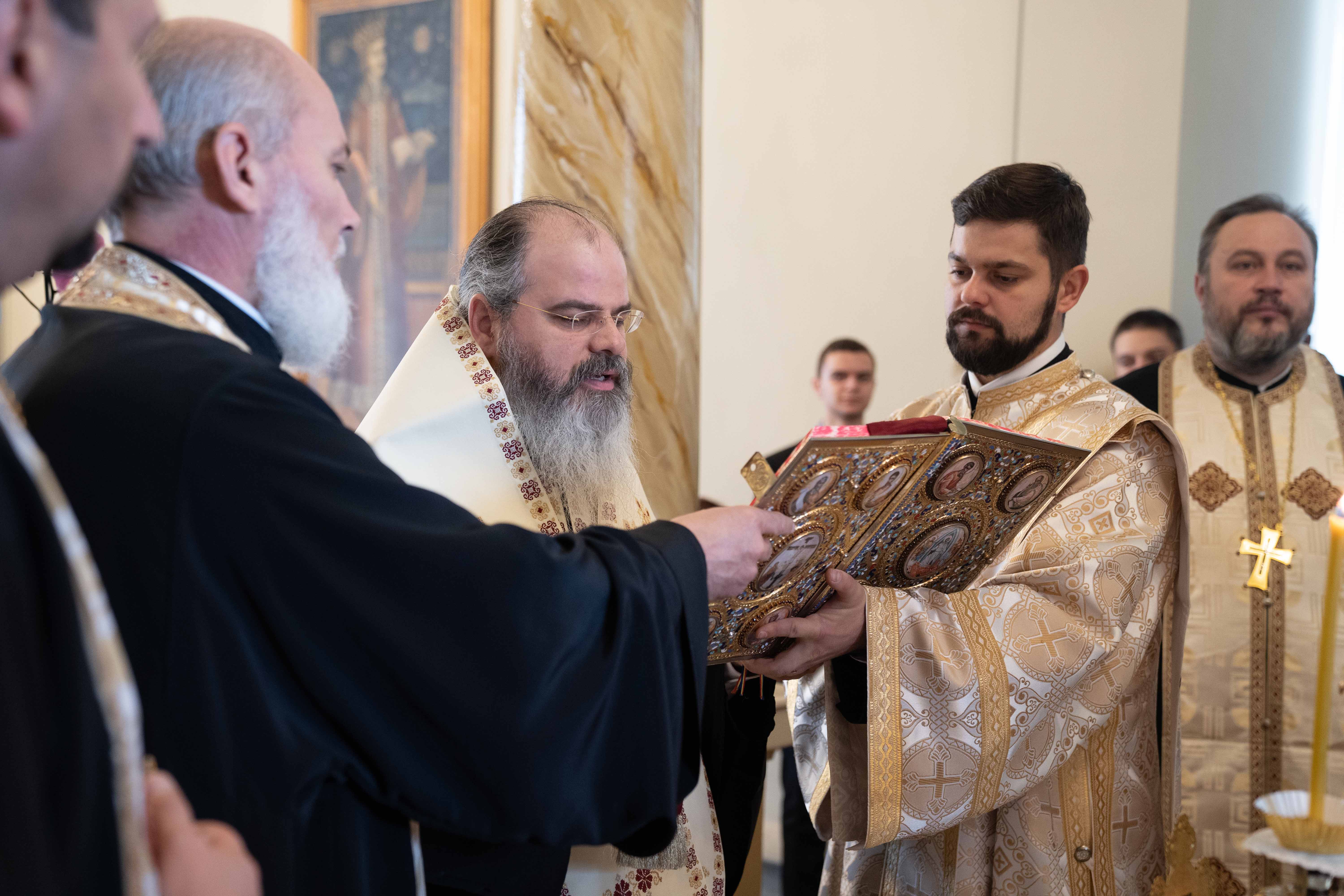 (Video) Preasfințitul Ignatie – „Un pom bun aduce întotdeauna roade bune” – Cuvânt la aniversarea a 150 de ani de la înființarea Colegiului Național „Petru Rareș” din Piatra Neamț