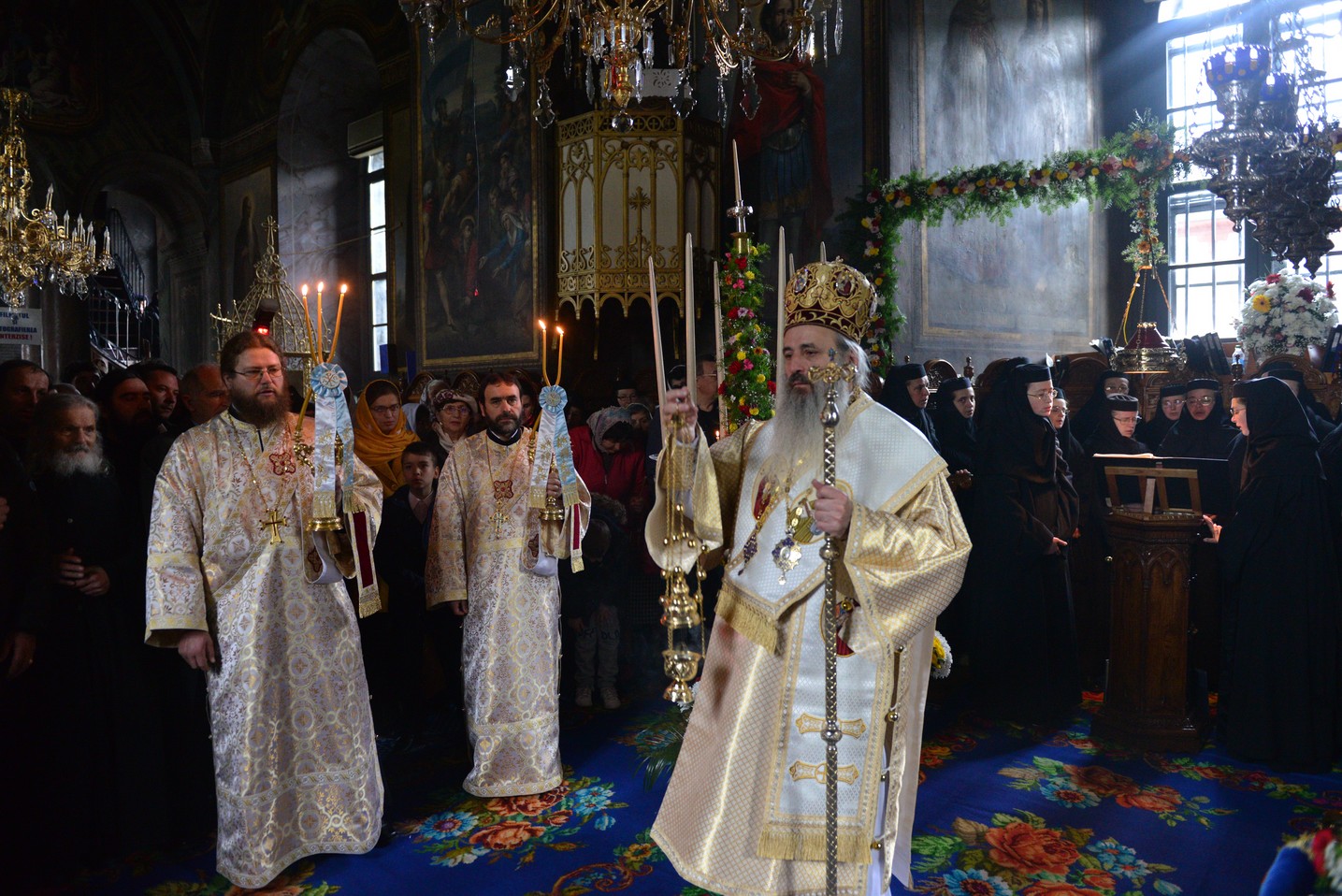 Mitropolitul Moldovei şi Bucovinei, la hramul Mănăstirii Agapia: „Omul este ființă chemată să aducă laudă lui Dumnezeu”