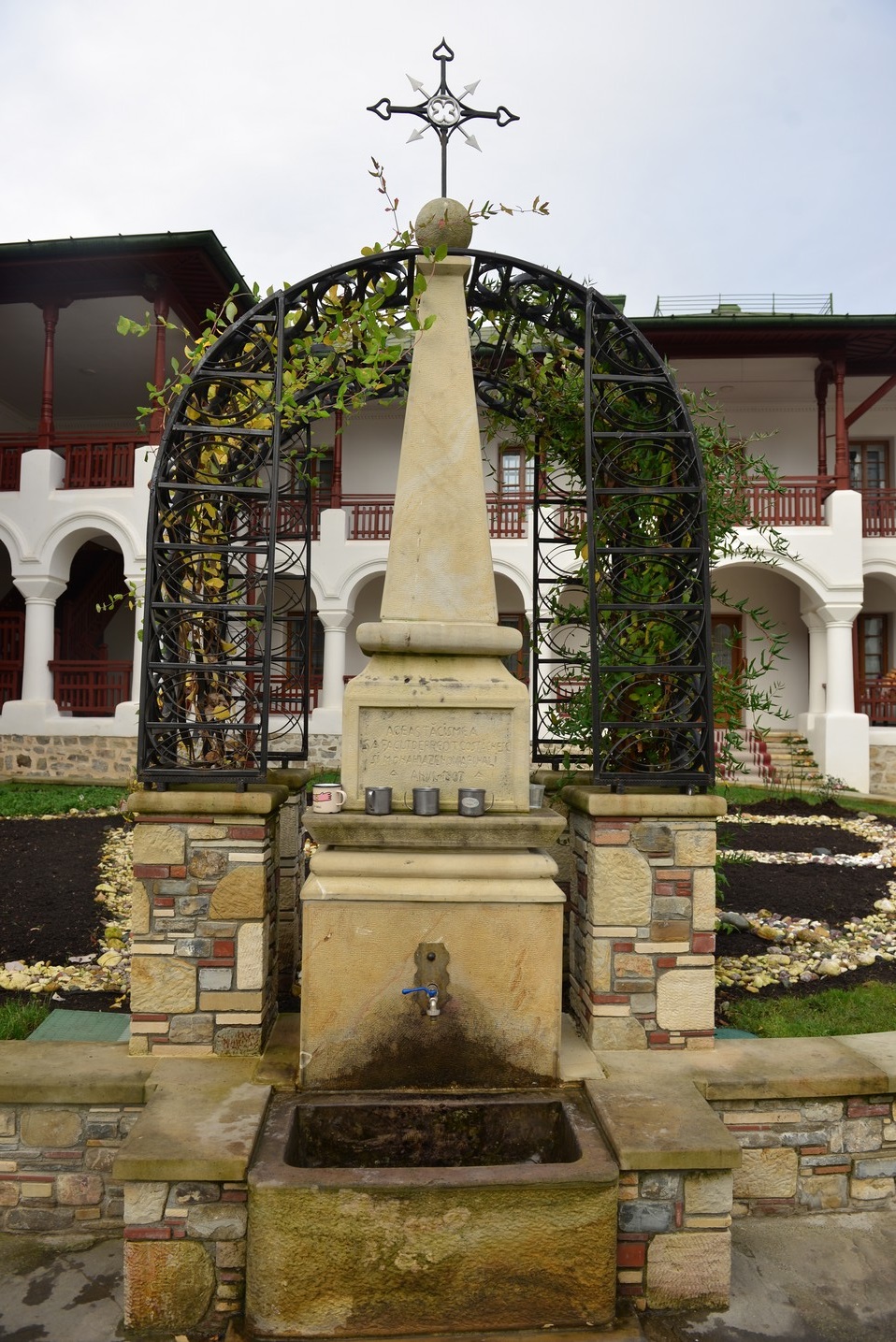 Mitropolitul Moldovei şi Bucovinei, la hramul Mănăstirii Agapia: „Omul este ființă chemată să aducă laudă lui Dumnezeu”