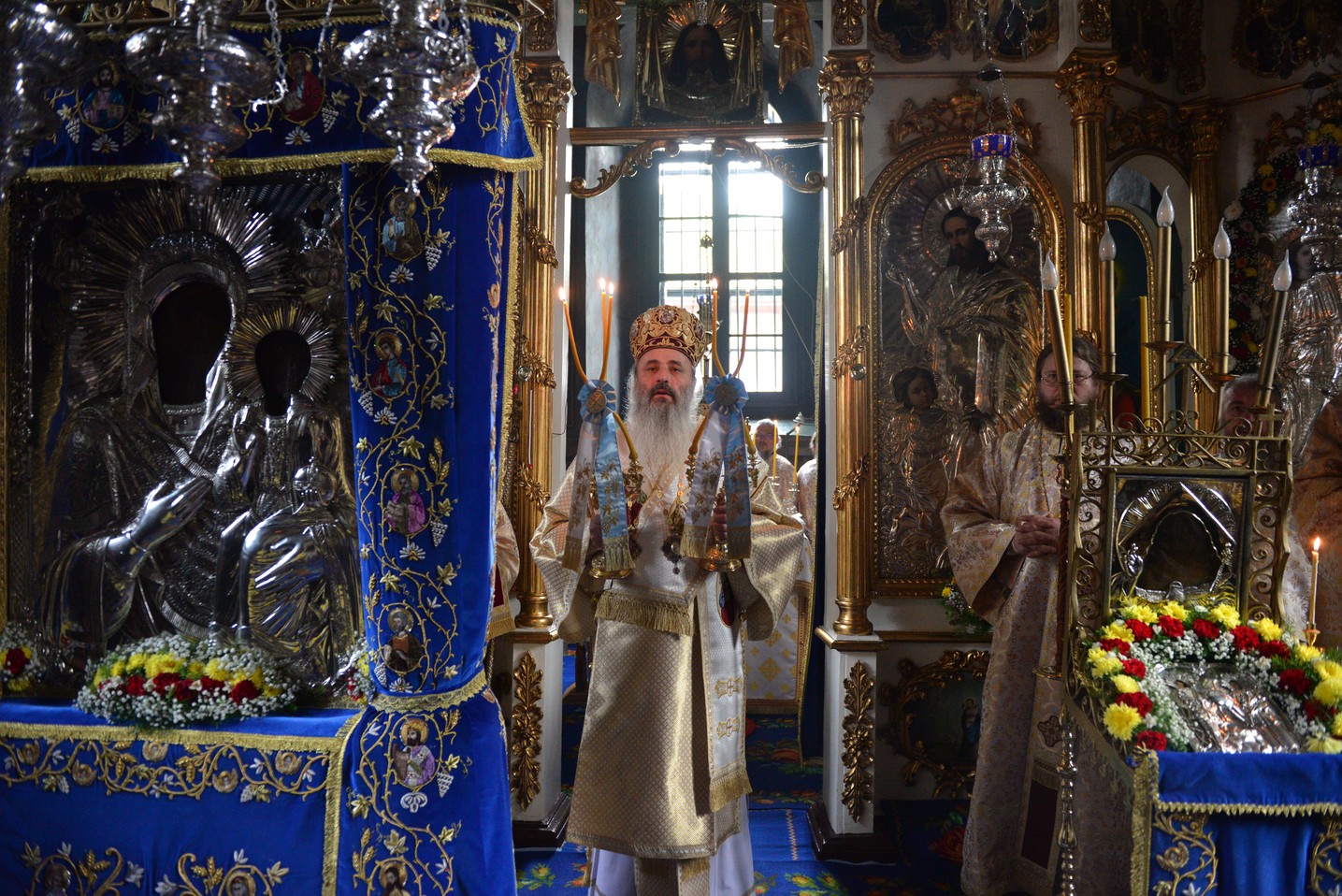 Mitropolitul Moldovei şi Bucovinei, la hramul Mănăstirii Agapia: „Omul este ființă chemată să aducă laudă lui Dumnezeu”