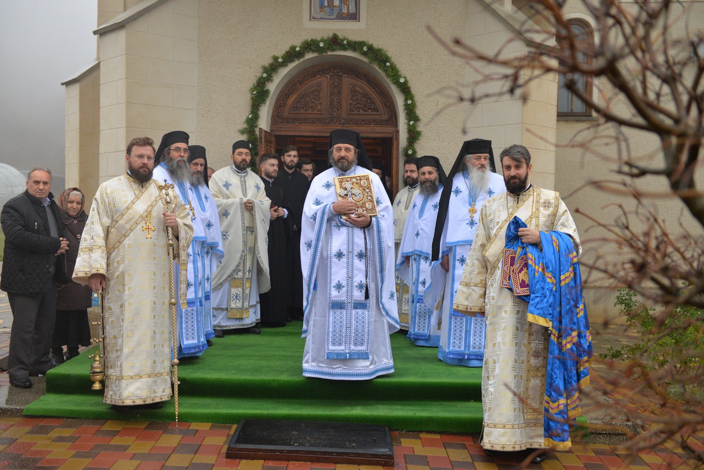 Slujbă arhierească la hramul mănăstirii nemțene Peștera