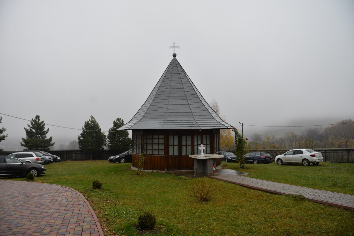 Slujbă arhierească la hramul mănăstirii nemțene Peștera