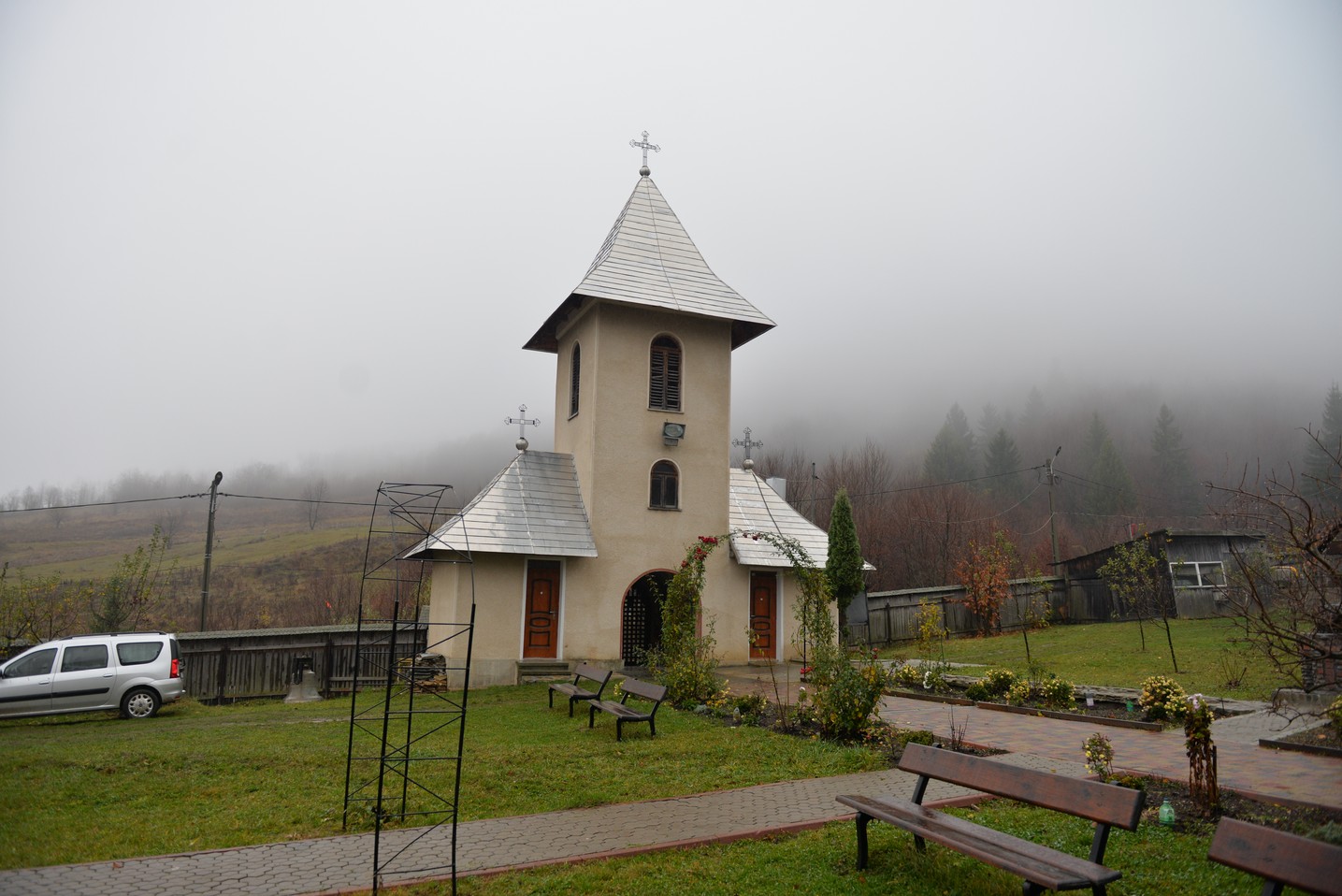 Slujbă arhierească la hramul mănăstirii nemțene Peștera