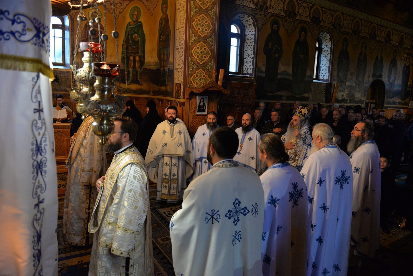 Slujbă arhierească la hramul mănăstirii nemțene Peștera