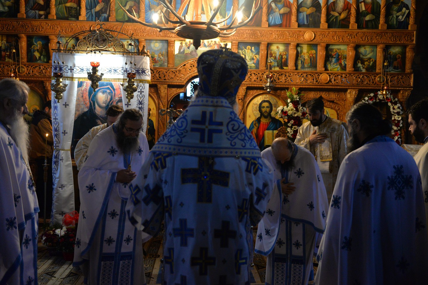 Slujbă arhierească la hramul mănăstirii nemțene Peștera