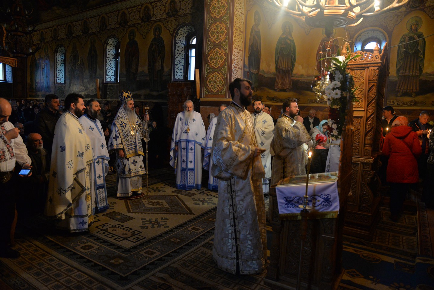 Slujbă arhierească la hramul mănăstirii nemțene Peștera