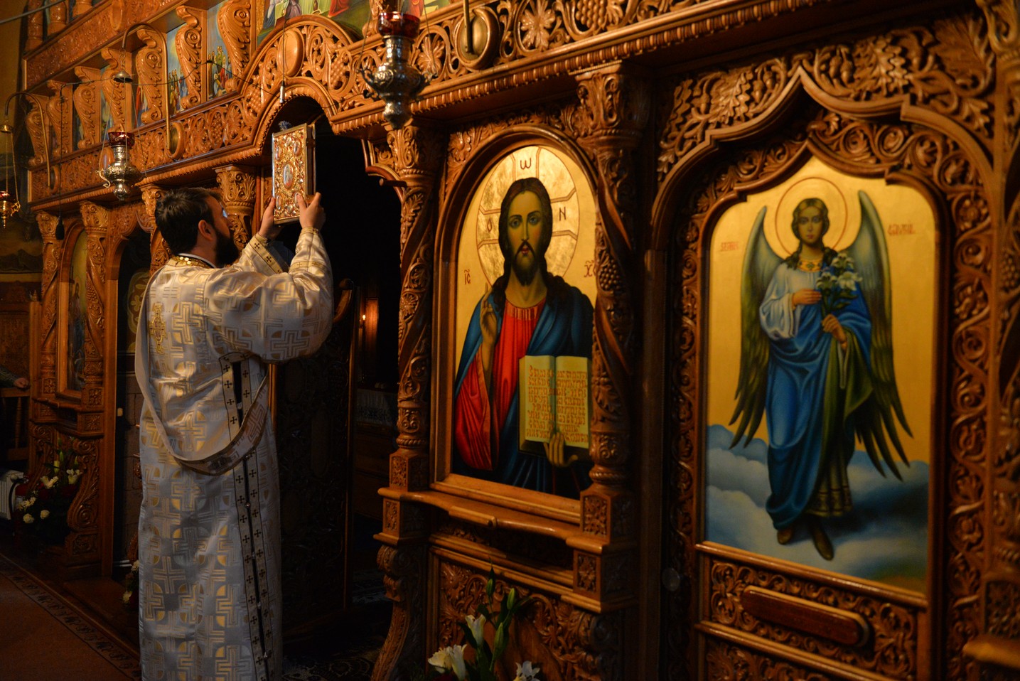 Slujbă arhierească la hramul mănăstirii nemțene Peștera