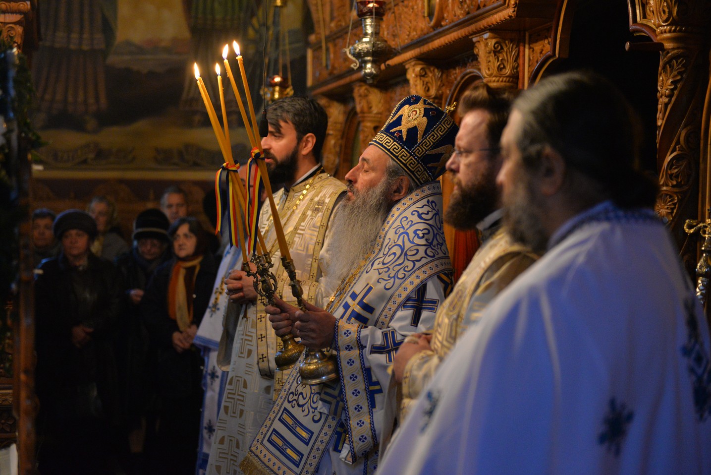 Slujbă arhierească la hramul mănăstirii nemțene Peștera